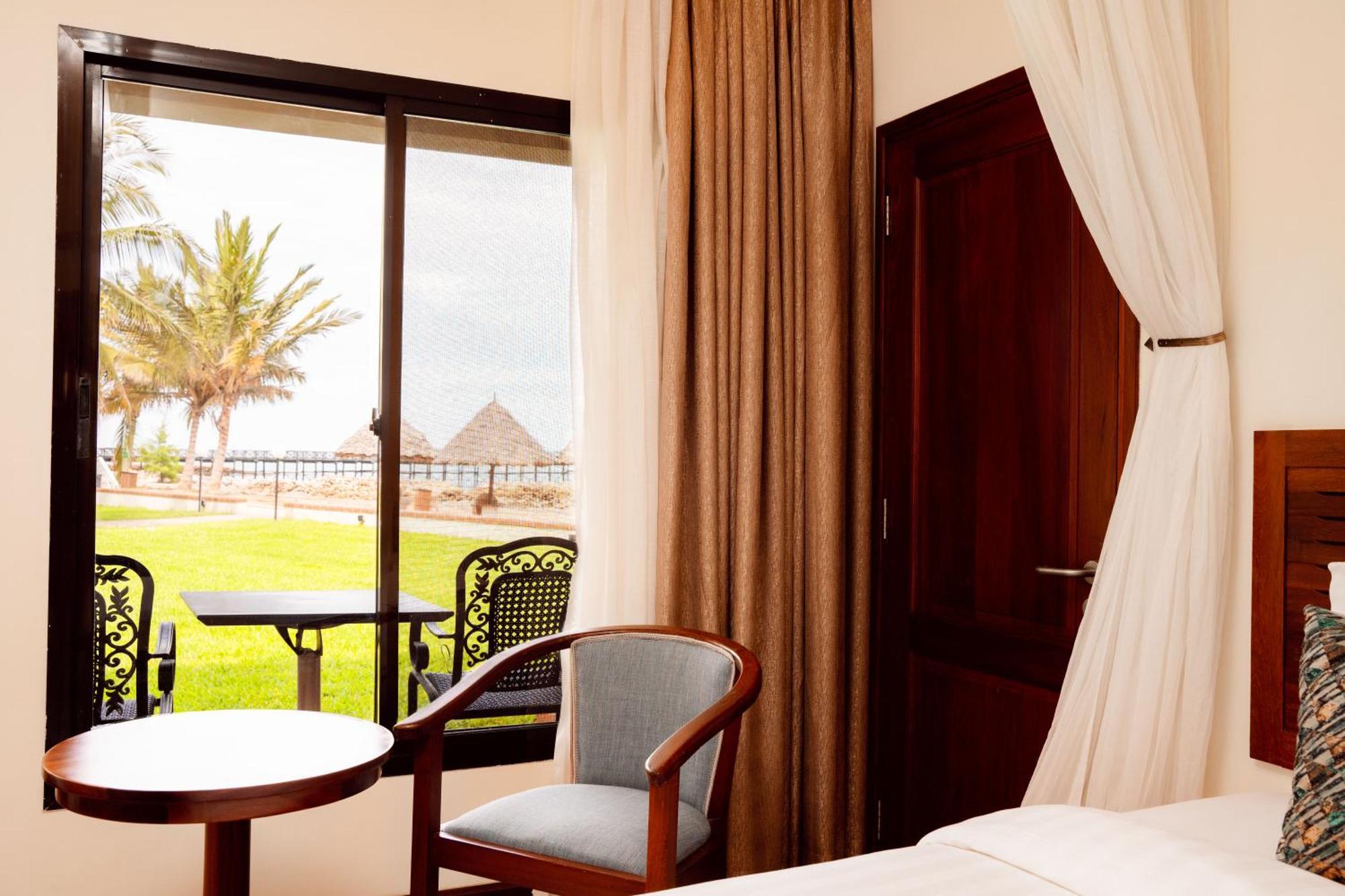 White Sands Hotel Дар-эс-Саламе Экстерьер фото