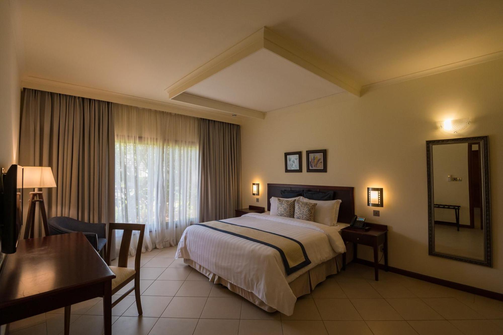 White Sands Hotel Дар-эс-Саламе Экстерьер фото