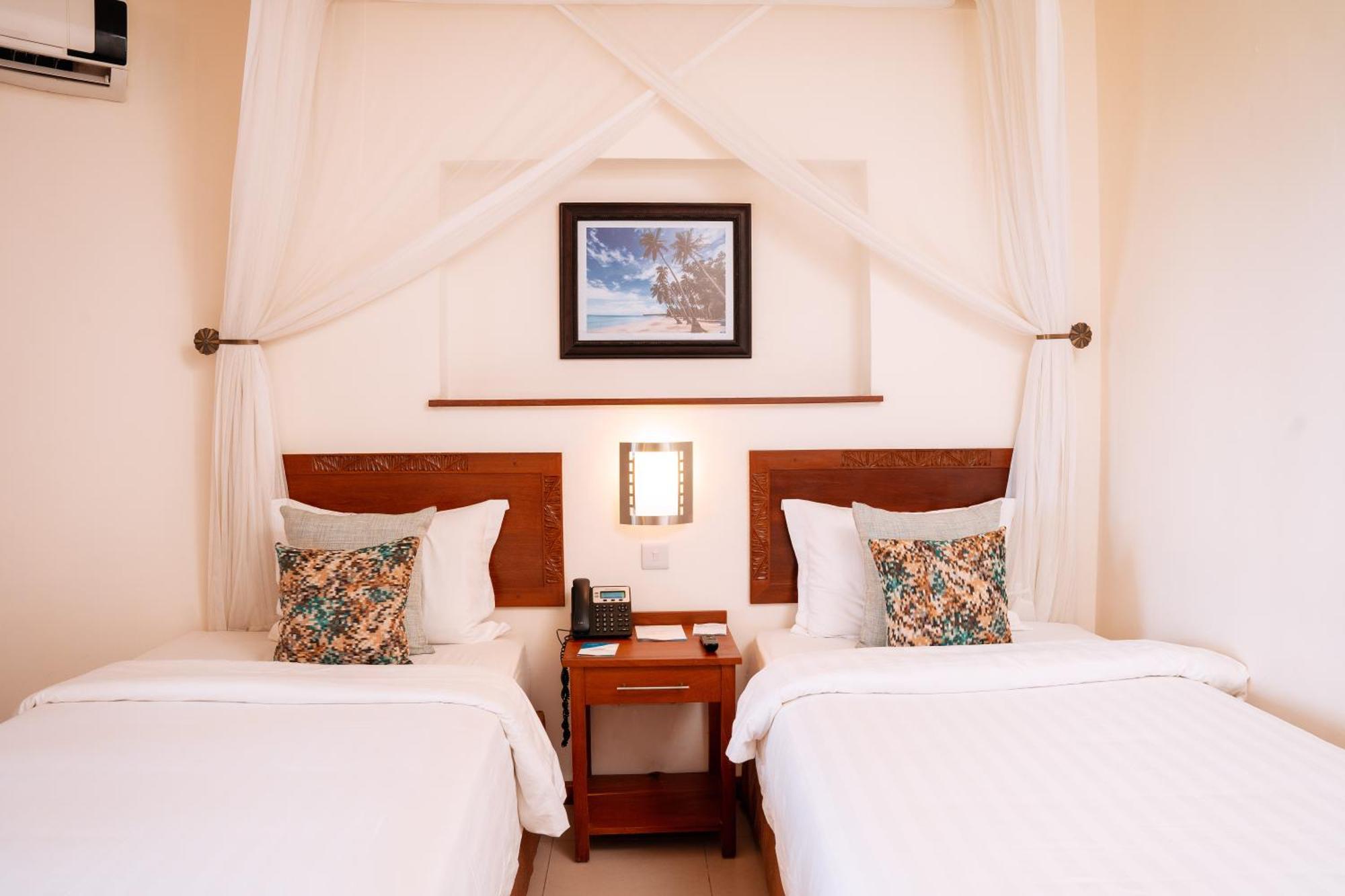 White Sands Hotel Дар-эс-Саламе Экстерьер фото