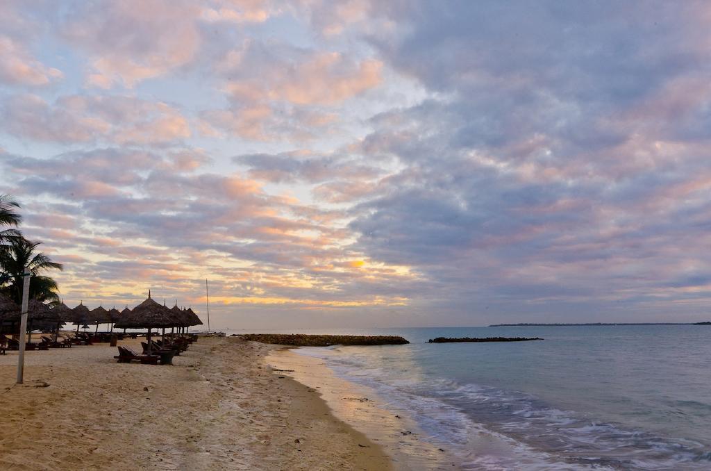 White Sands Hotel Дар-эс-Саламе Экстерьер фото